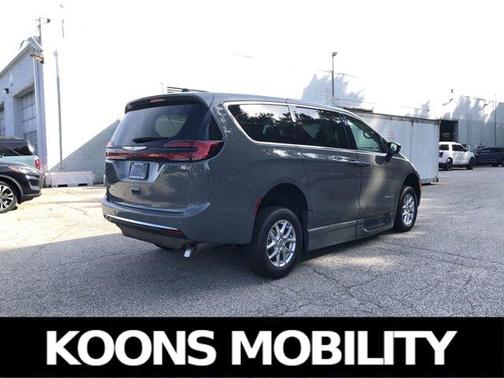 2024 Chrysler Pacifica Touring-L