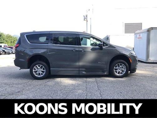 2024 Chrysler Pacifica Touring-L