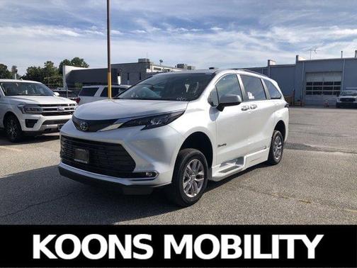 2024 Toyota Sienna XLE