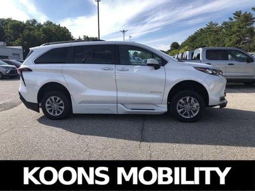 2024 Toyota Sienna XLE