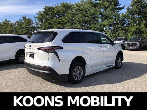 2024 Toyota Sienna XLE