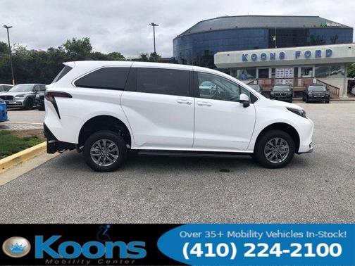 2024 Toyota Sienna LE