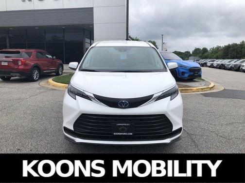 2024 Toyota Sienna LE