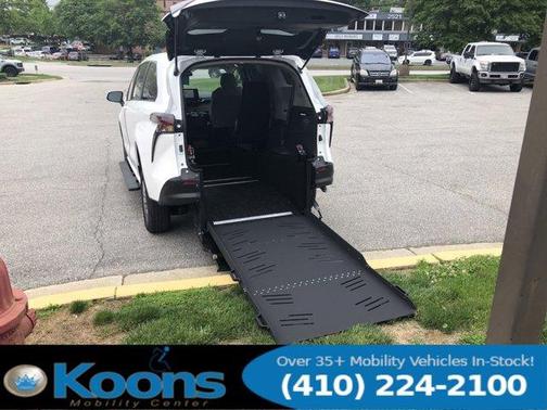 2024 Toyota Sienna LE