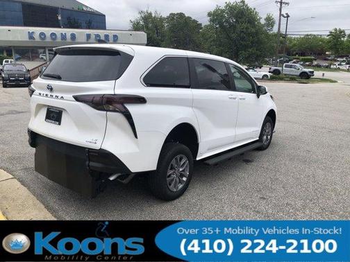2024 Toyota Sienna LE