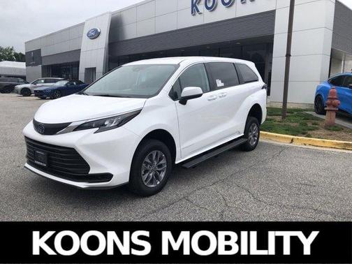 2024 Toyota Sienna LE