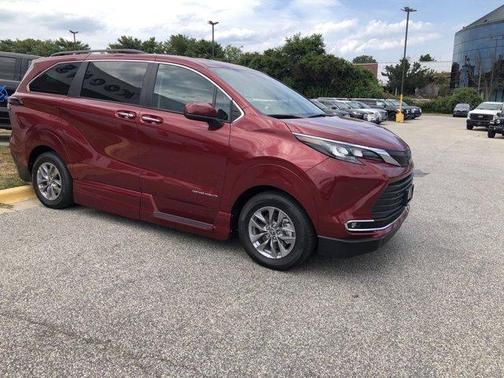 2024 Toyota Sienna XLE