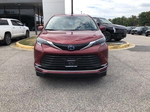 2024 Toyota Sienna XLE