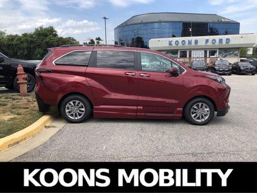2024 Toyota Sienna XLE