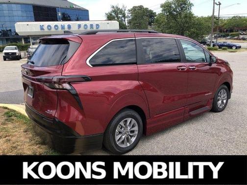 2024 Toyota Sienna XLE