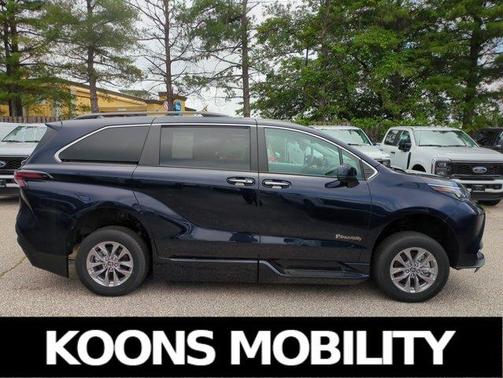 2024 Toyota Sienna XLE