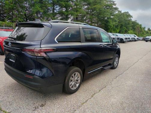 2024 Toyota Sienna XLE