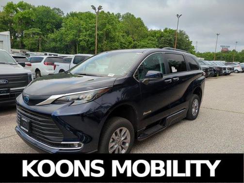 2024 Toyota Sienna XLE