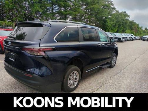 2024 Toyota Sienna XLE