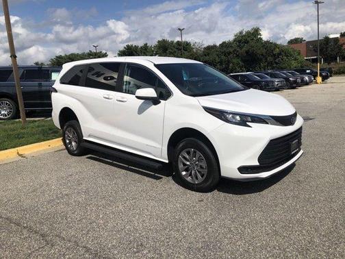 2024 Toyota Sienna LE