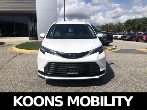 2024 Toyota Sienna LE