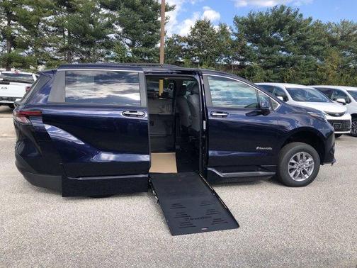 2024 Toyota Sienna XLE