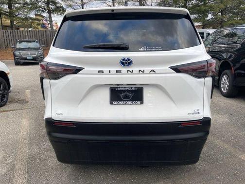 2023 Toyota Sienna LE