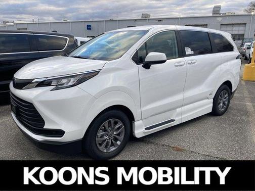 2023 Toyota Sienna LE