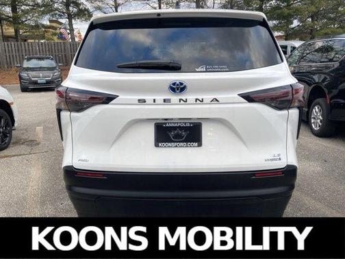 2023 Toyota Sienna LE