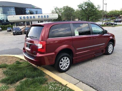 2015 Chrysler Town & Country Touring