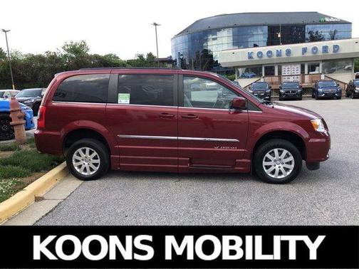 2015 Chrysler Town & Country Touring