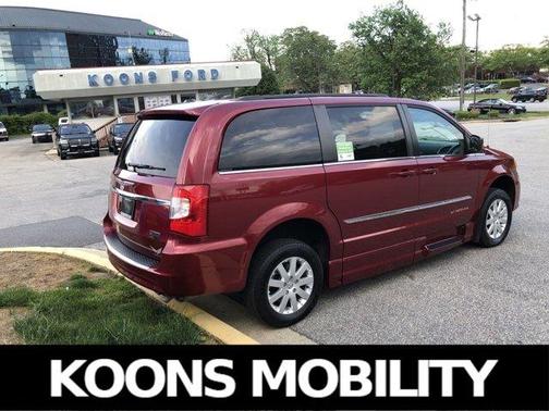 2015 Chrysler Town & Country Touring