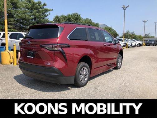 2024 Toyota Sienna XLE