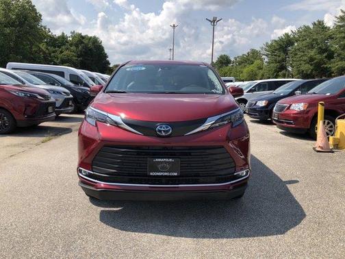 2024 Toyota Sienna XLE