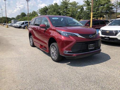 2024 Toyota Sienna XLE