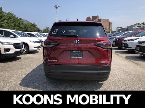 2024 Toyota Sienna XLE