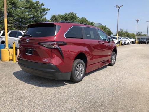 2024 Toyota Sienna XLE
