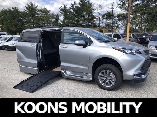 2024 Toyota Sienna XLE