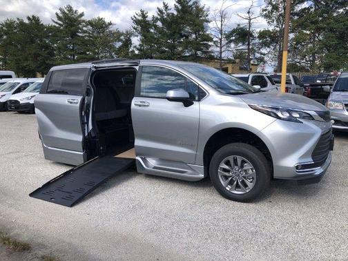2024 Toyota Sienna XLE