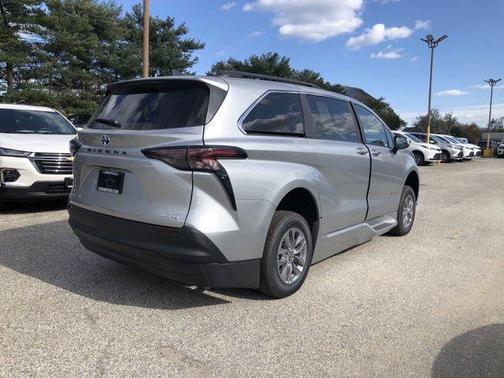 2024 Toyota Sienna XLE
