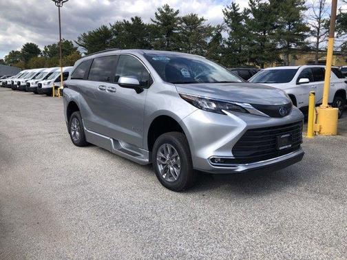 2024 Toyota Sienna XLE