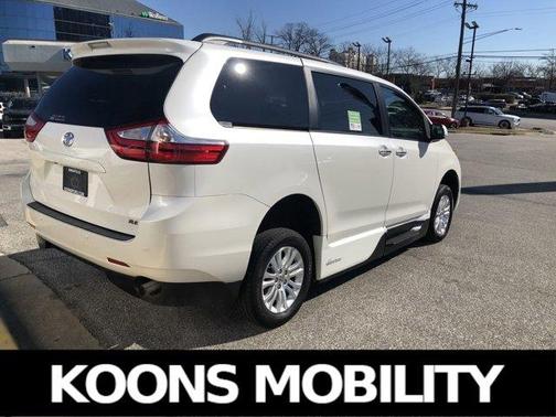 2017 Toyota Sienna XLE