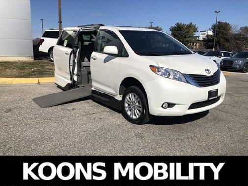 2017 Toyota Sienna XLE