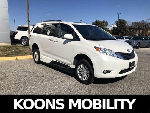 2017 Toyota Sienna XLE