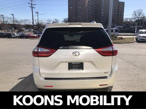 2017 Toyota Sienna XLE