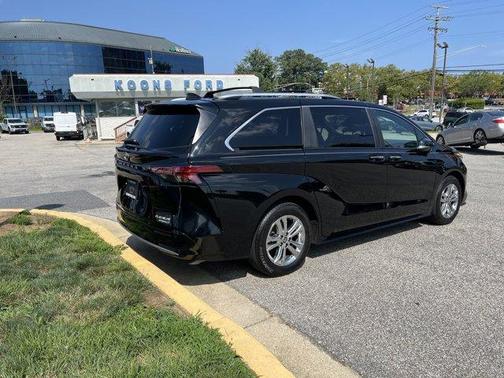 2024 Toyota Sienna Platinum 7 Passenger