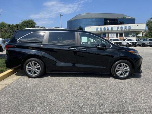 2024 Toyota Sienna Platinum 7 Passenger