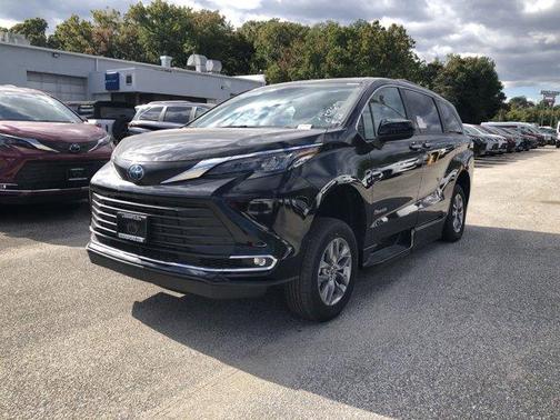 2024 Toyota Sienna XLE