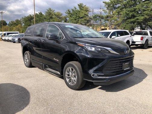 2024 Toyota Sienna XLE