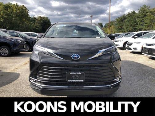 2024 Toyota Sienna XLE