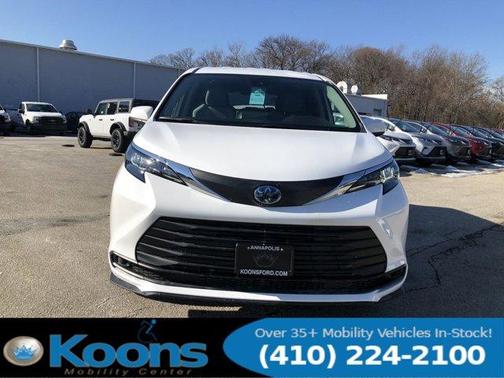 2024 Toyota Sienna LE