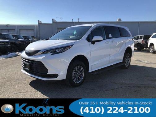 2024 Toyota Sienna LE