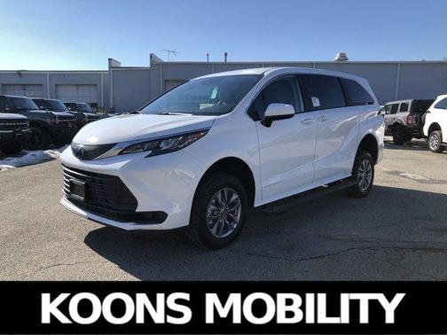 2024 Toyota Sienna LE