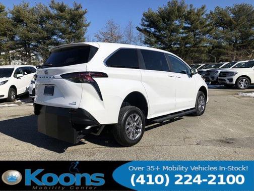 2024 Toyota Sienna LE