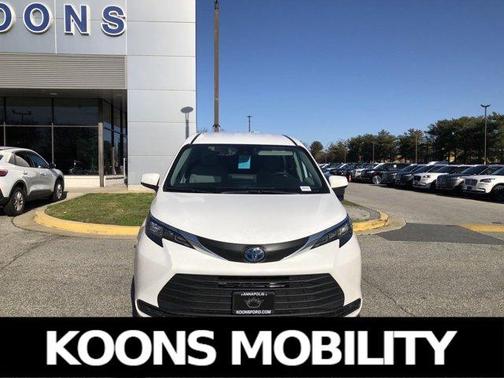 2024 Toyota Sienna LE